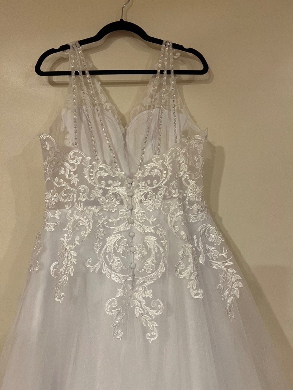 Plus size wedding dress - Picture 5 of 8